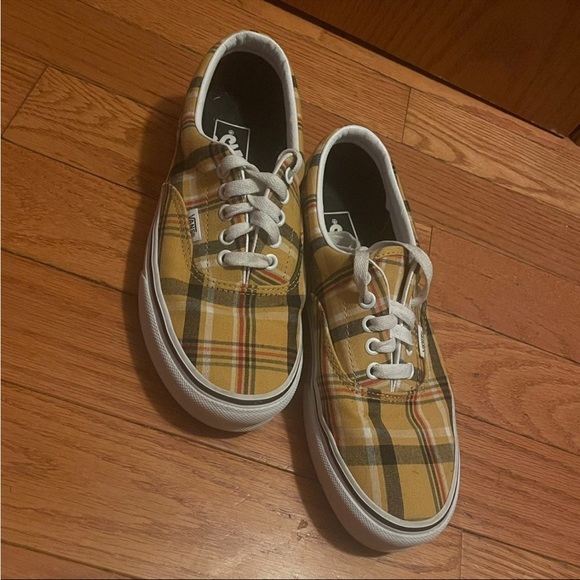 ‘ Clueless ‘ Plaid Era Vans - Picture 2 of 4